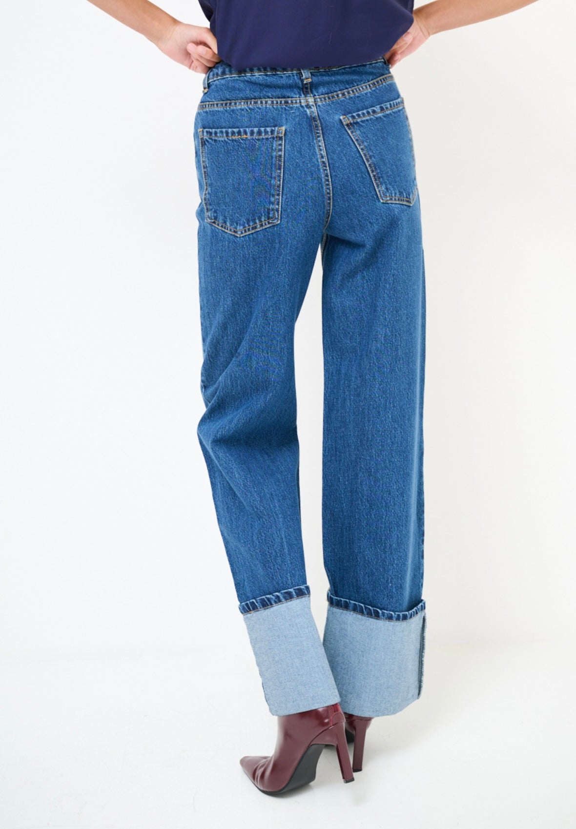 Modré džíny s vysokým lemem