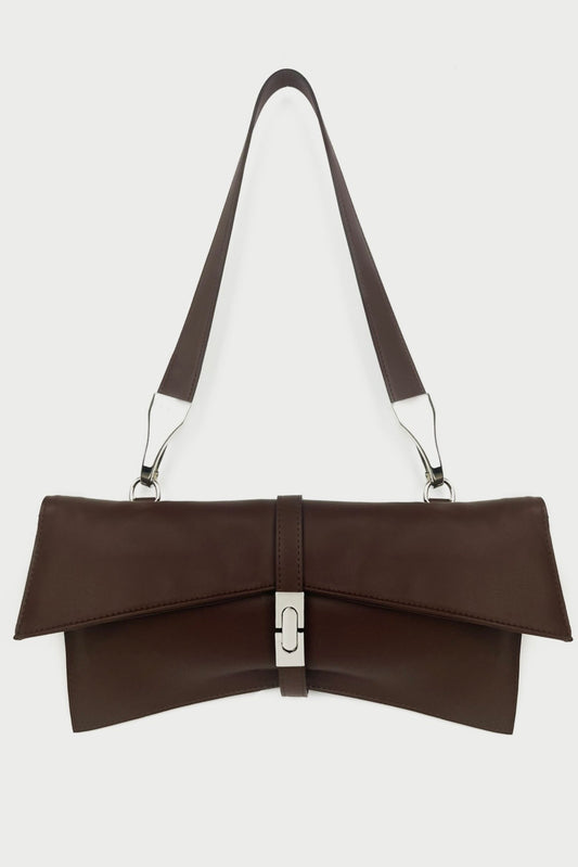 Hnědá kabelka z rostlinné kůže