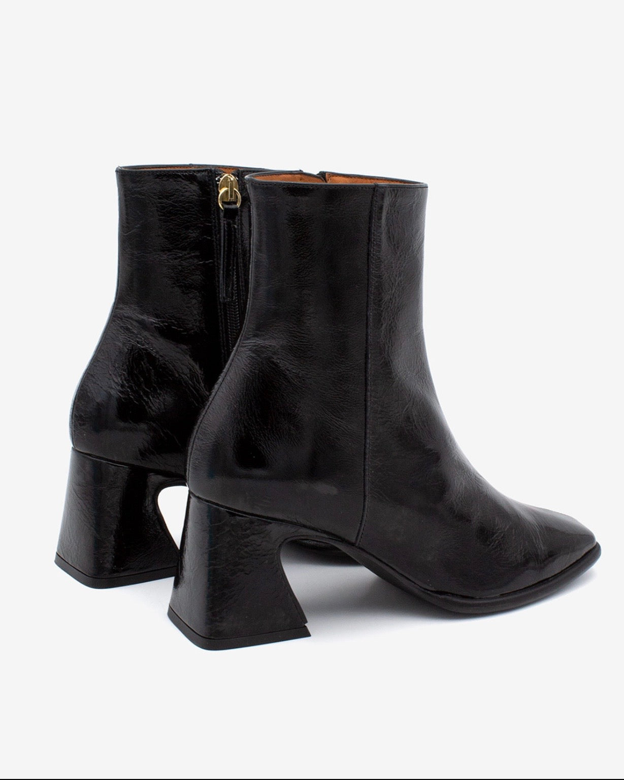 Lakované černé boty na podpatku se zipem