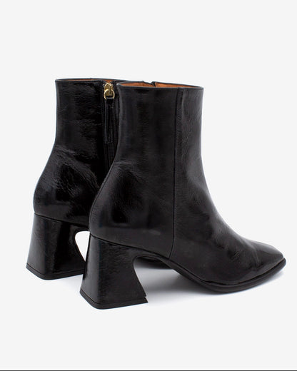 Lakované černé boty na podpatku se zipem