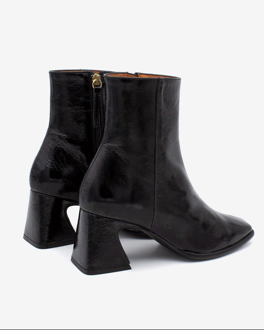 Lakované černé boty na podpatku se zipem