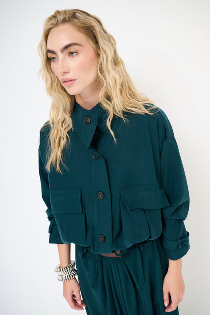 Smaragdová lehká viskózová bundička