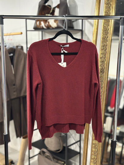 Viskózový bordó svetr do V