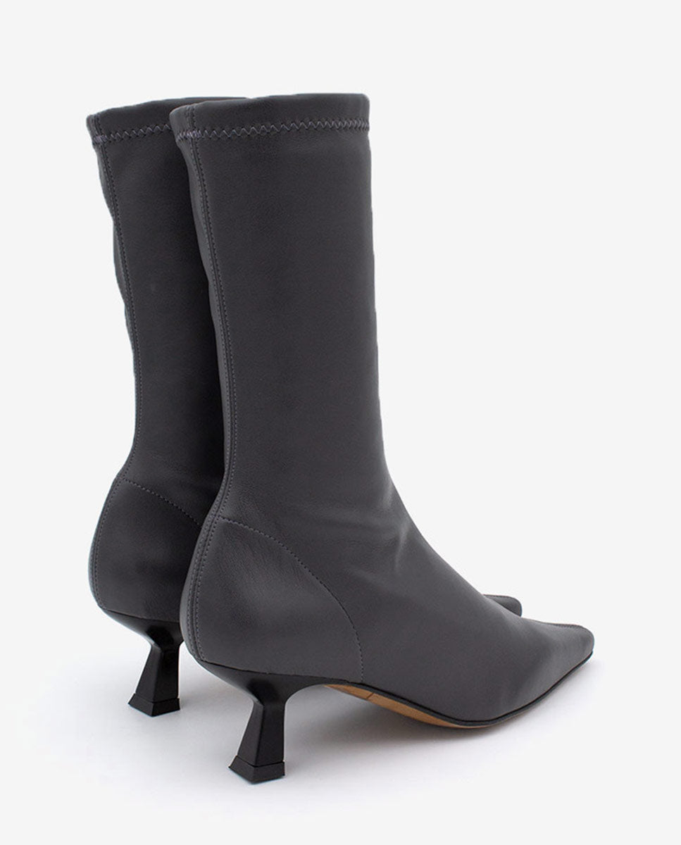 Tmavě šedé kotníkové kozačky na podpatku