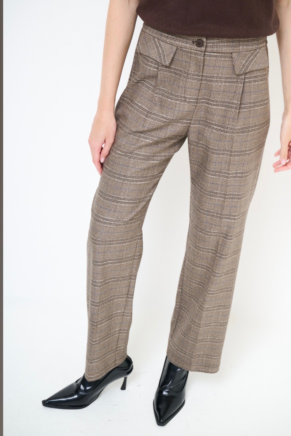 Hnědé kárované kalhoty