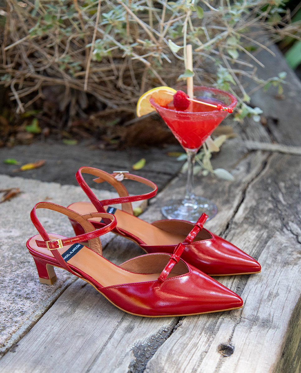 Červené lakované boty na nízkém podpatku s mašličkou