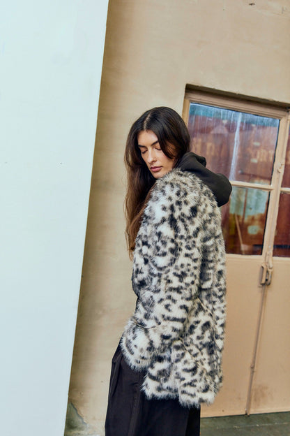 Bunda z umělé kožešiny v leopardím vzoru – foto 4