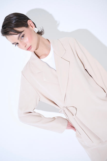 Krémové modalové zavinovací sako/košile