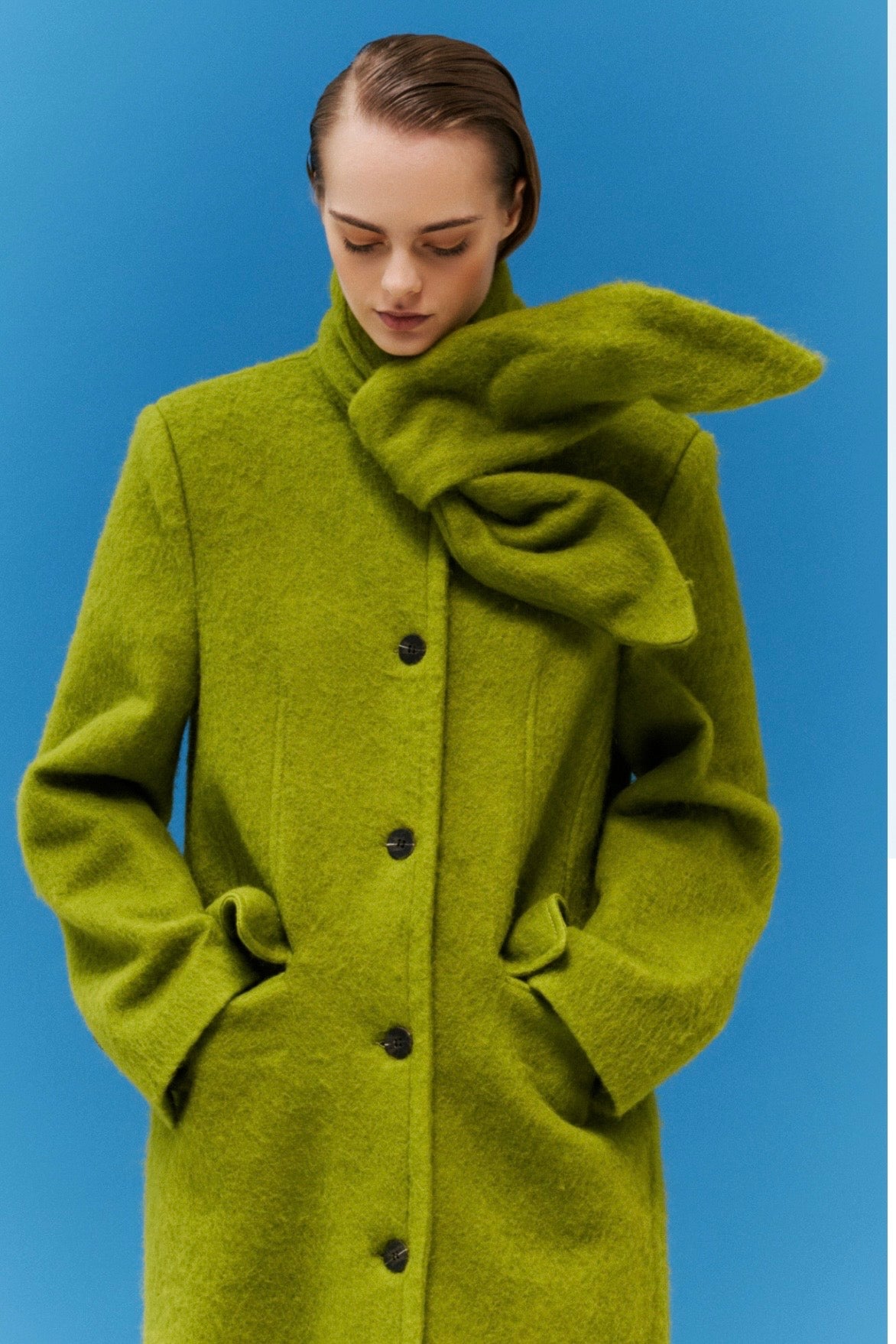 Zelený dlouhý vlněný kabát