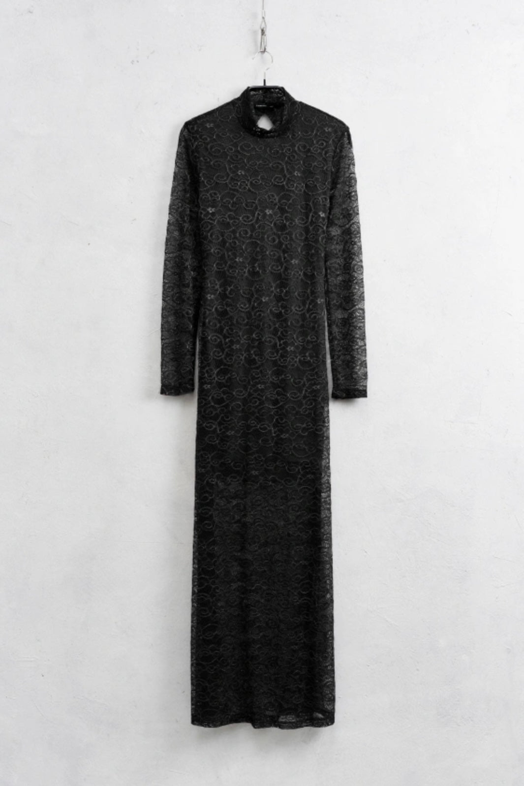 Černé krajkové maxi šaty s otevřenými zády