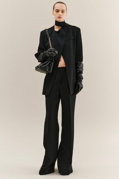 Černé sako s páskem