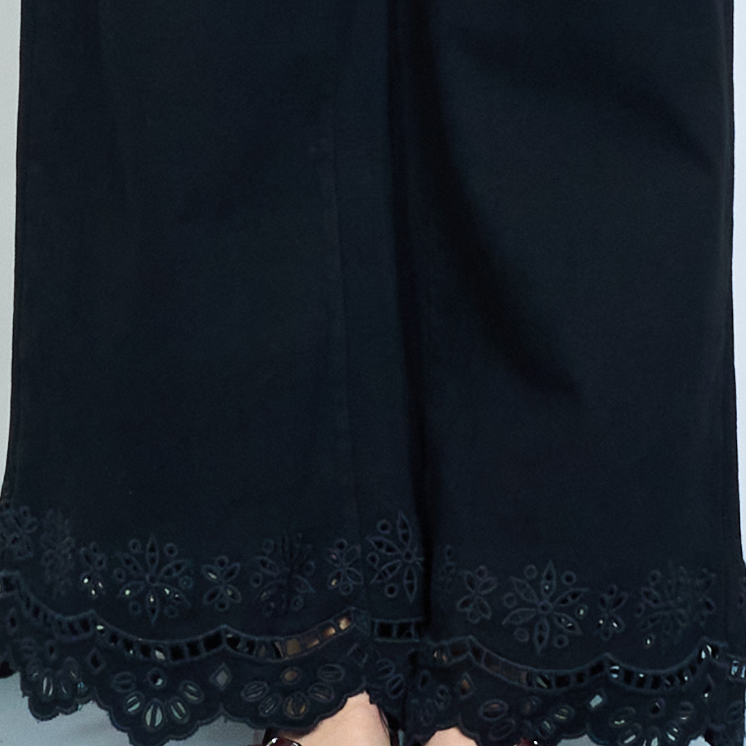 Černé kalhoty s madeirou