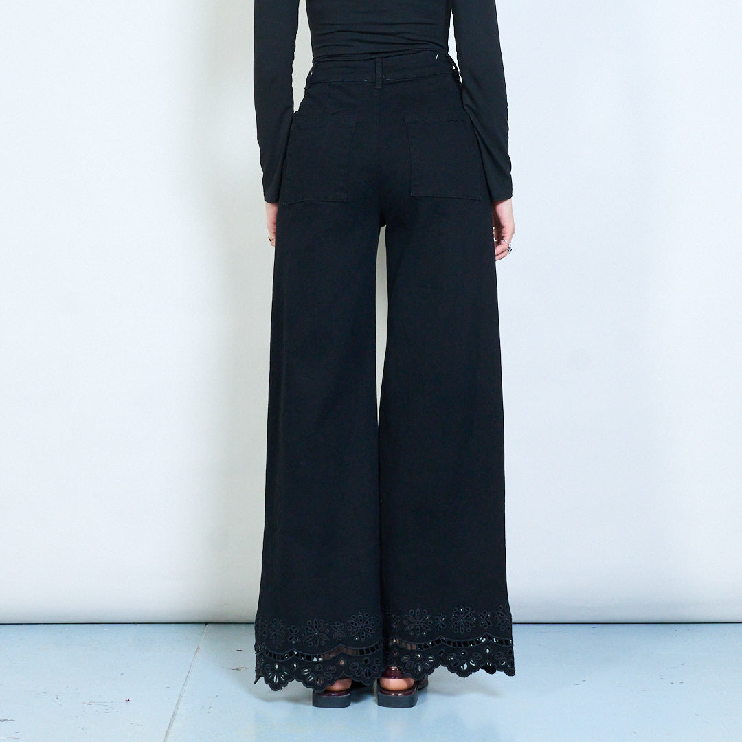 Černé kalhoty s madeirou