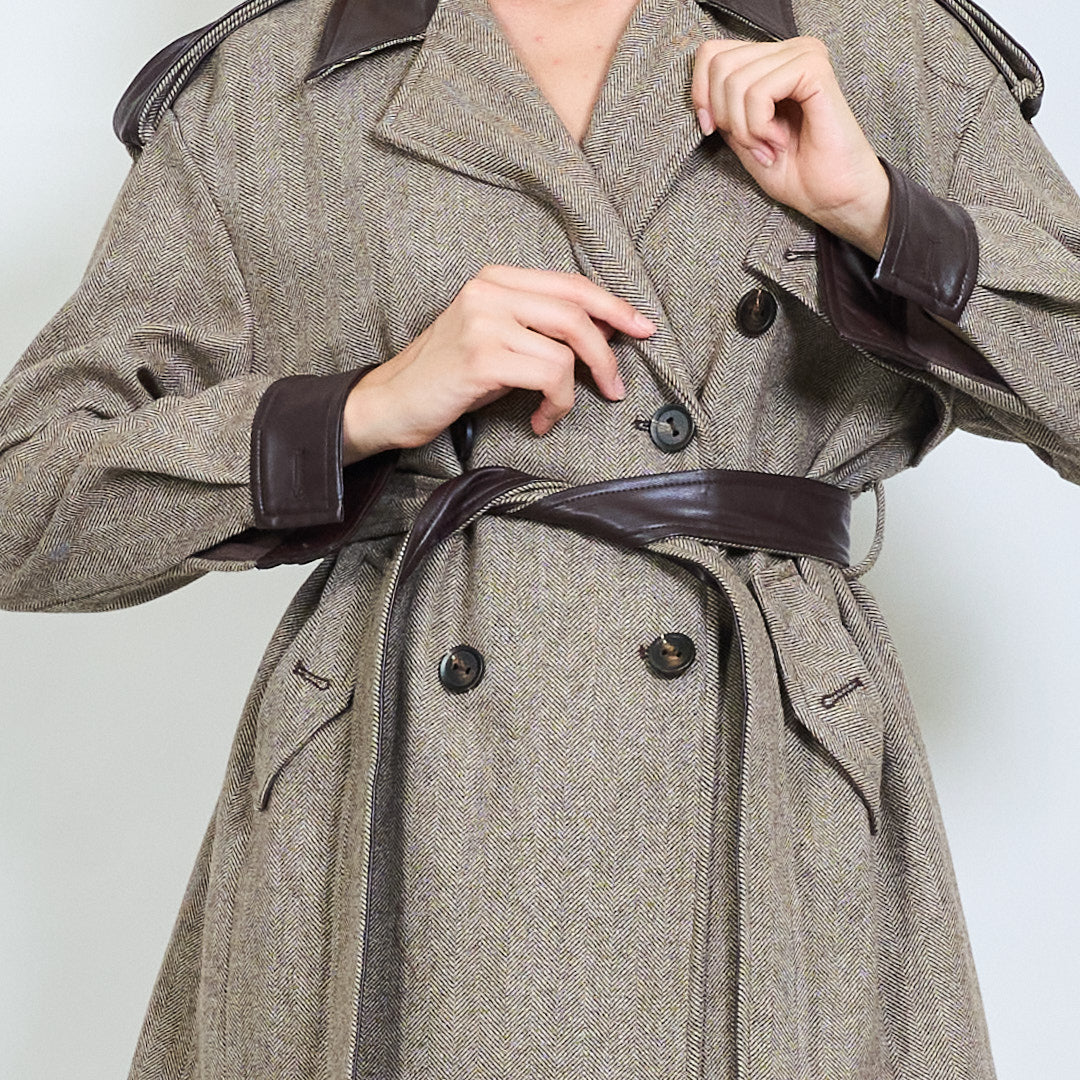 Hnědý kabát na zavazování s 50% podílem vlny