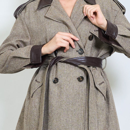 Hnědý kabát na zavazování s 50% podílem vlny