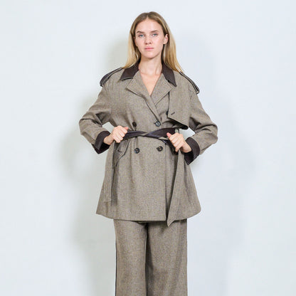 Hnědý kabát na zavazování s 50% podílem vlny