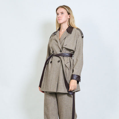 Hnědý kabát na zavazování s 50% podílem vlny