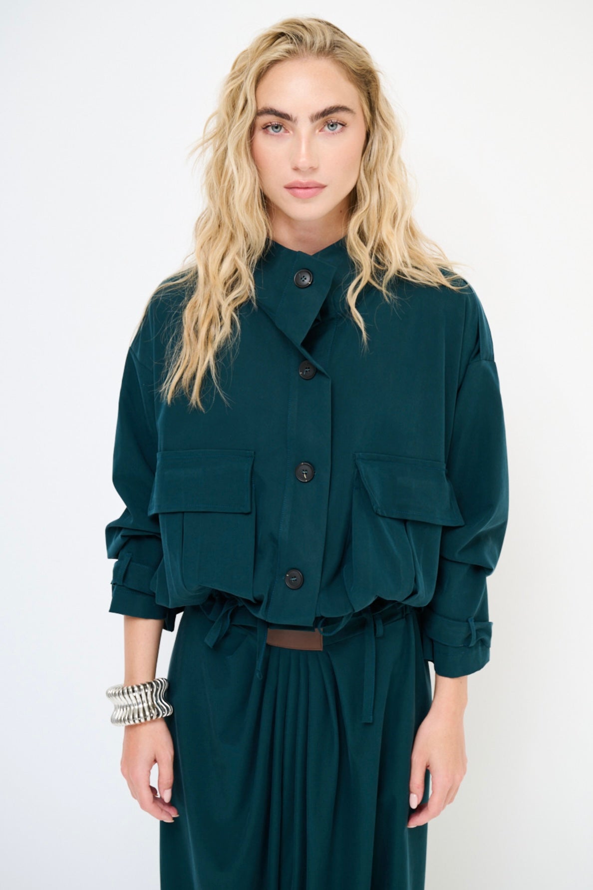 Smaragdová lehká viskózová bundička