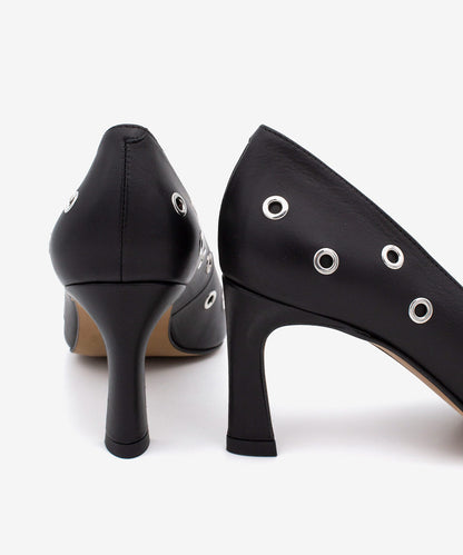 Černé lodičky s průchodkami