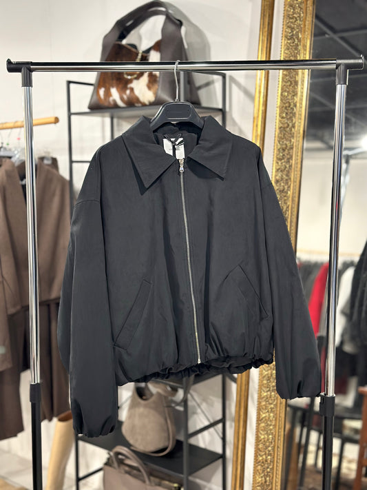 Černý oversized bomber