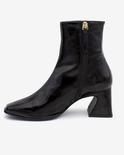 Lakované černé boty na podpatku se zipem