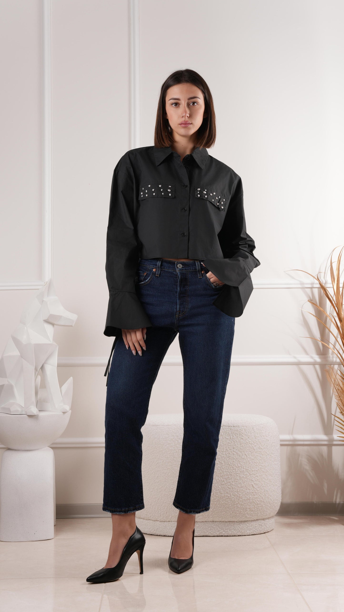 Černá košile se zvonovými rukávy