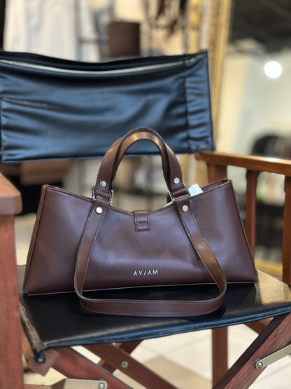 Hnědá tote kabelka z rostlinné kůže