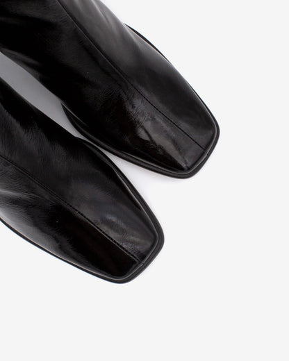 Lakované černé boty na podpatku se zipem