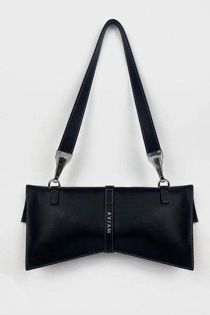 Černá kabelka z rostlinné kůže