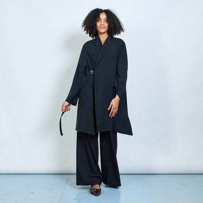 Černé dlouhé zavinovací sako