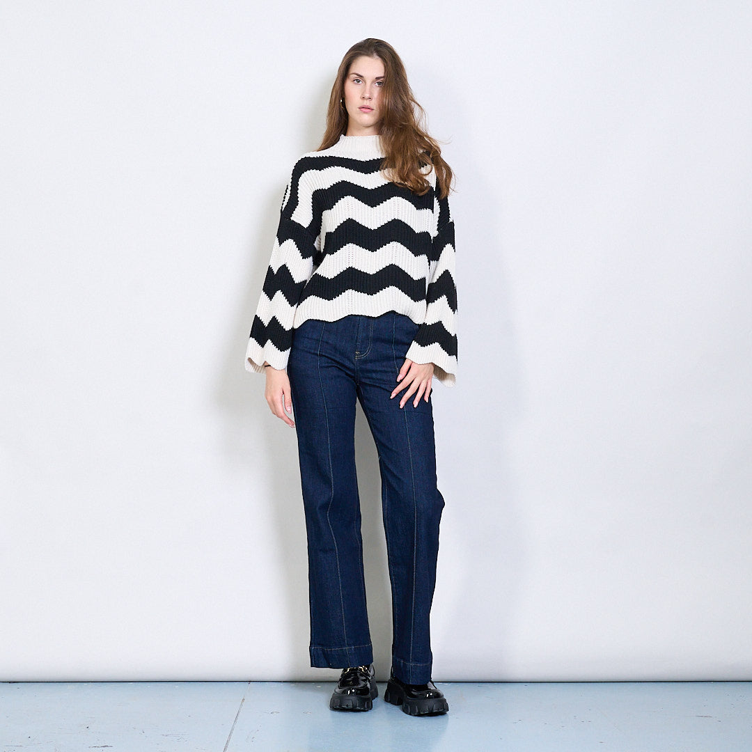 Bílý vzorovaný svetr