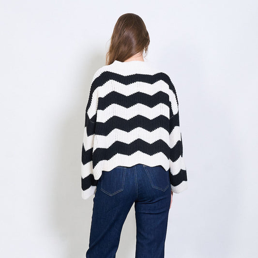 Bílý vzorovaný svetr