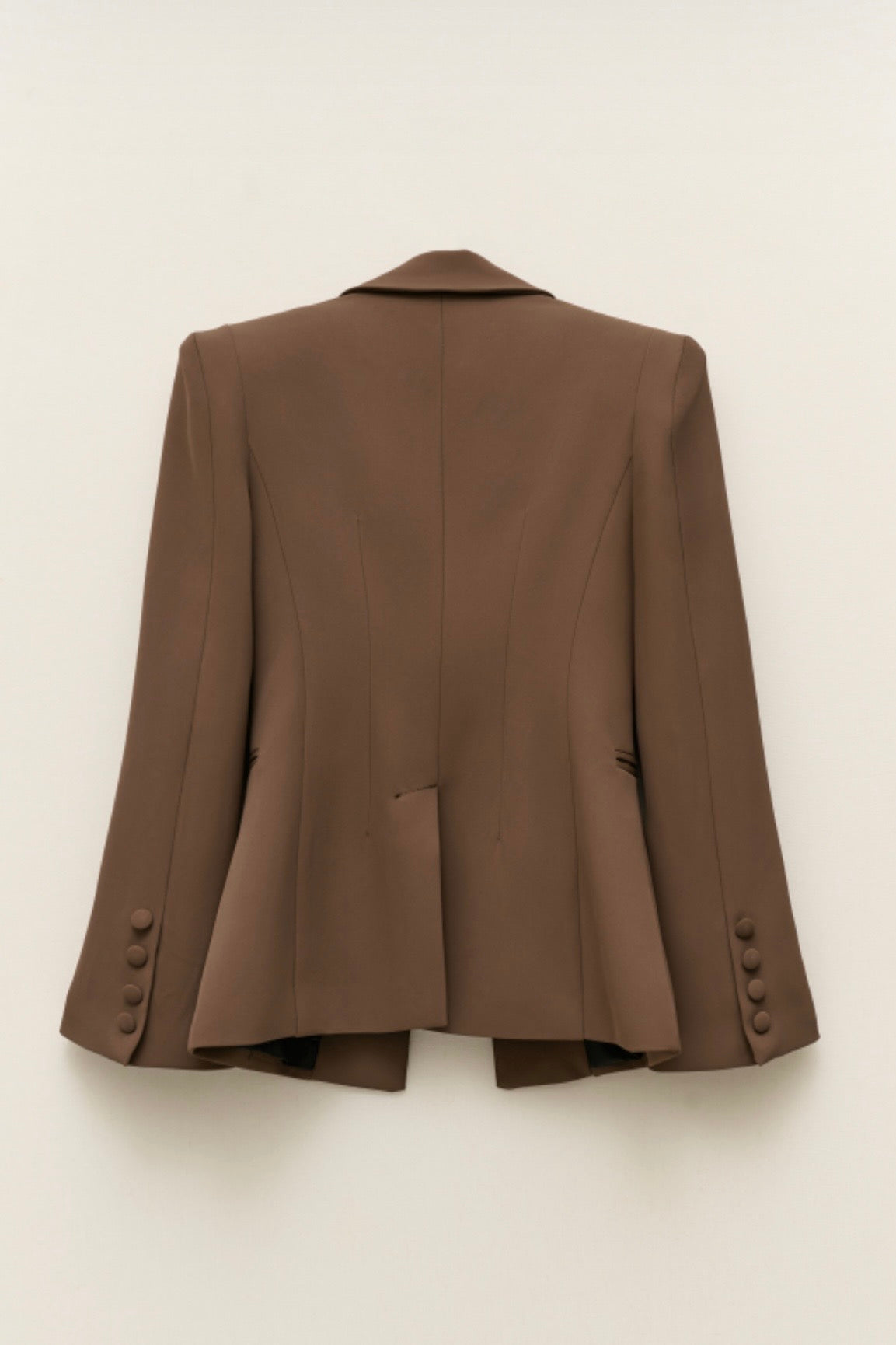 Skořicové elegantní vypasované sako