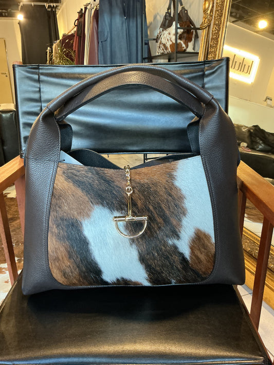 Velká kabelka s kraví srstí se zlatým zapínáním typ B