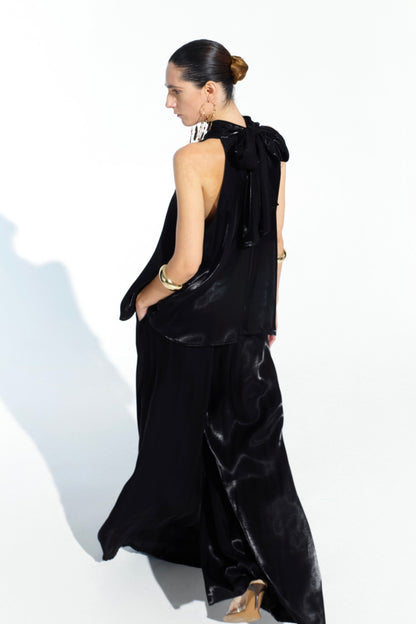 Černá halenka ke krku s mokrým efektem