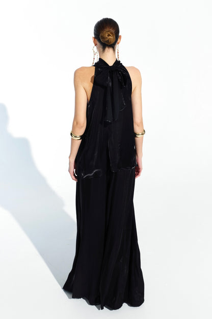 Černá halenka ke krku s mokrým efektem