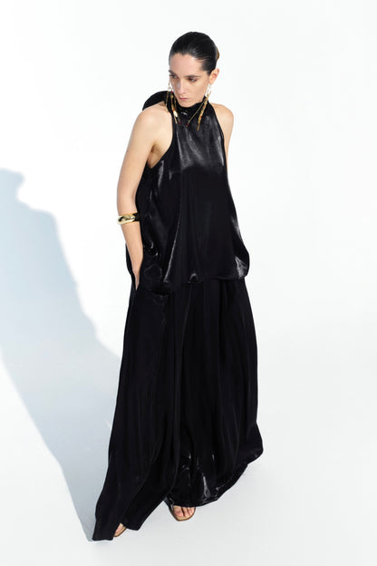 Černá halenka ke krku s mokrým efektem