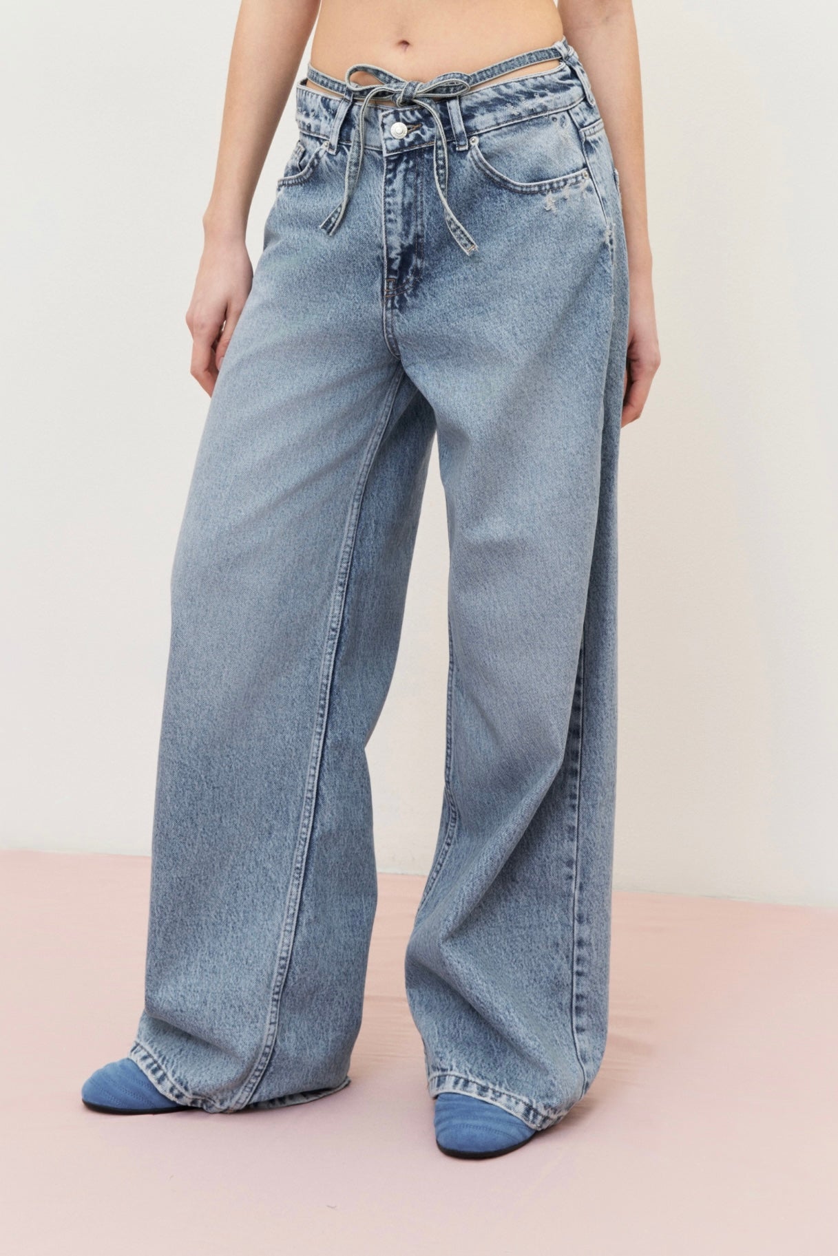 Rovné džíny s detailem pásku