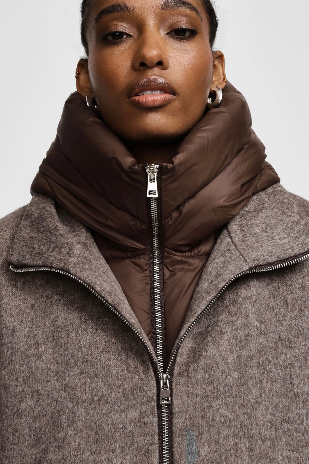 Taupe vlněný kabát s odepínatelnou vsadkou