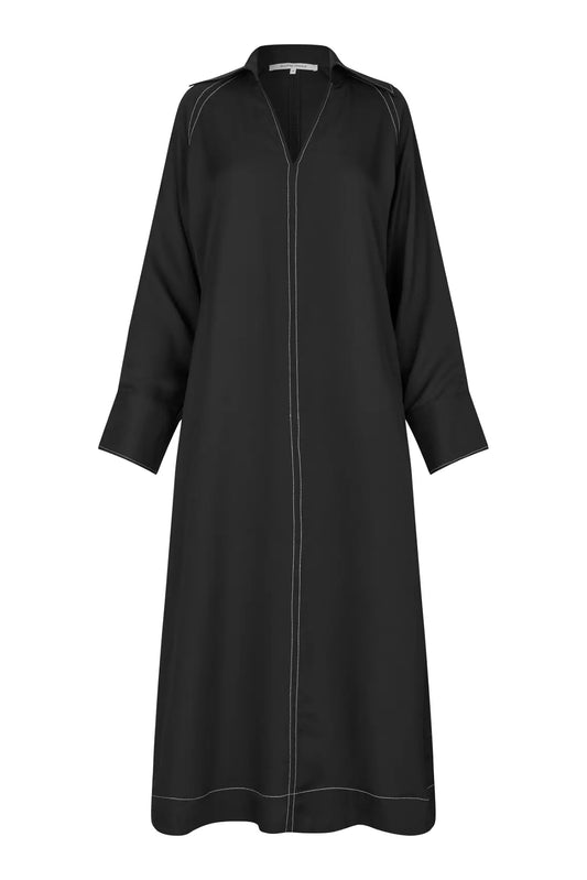 Dlouhé černé šaty s bílým prošíváním