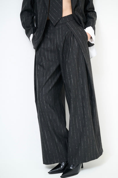 Antracitové kalhoty s pruhy