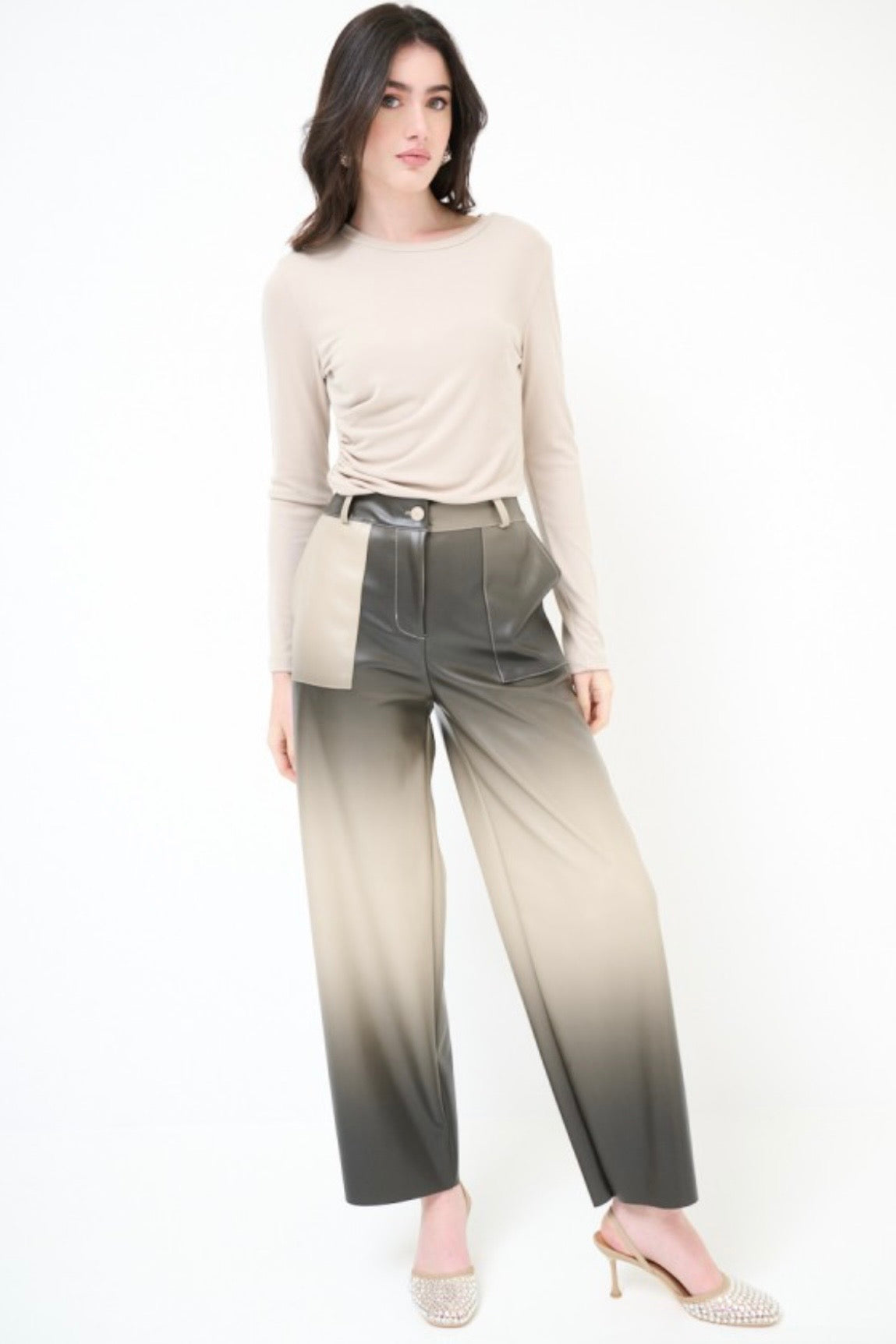 Dvoubarevné kalhoty nad kotníky z eko kůže