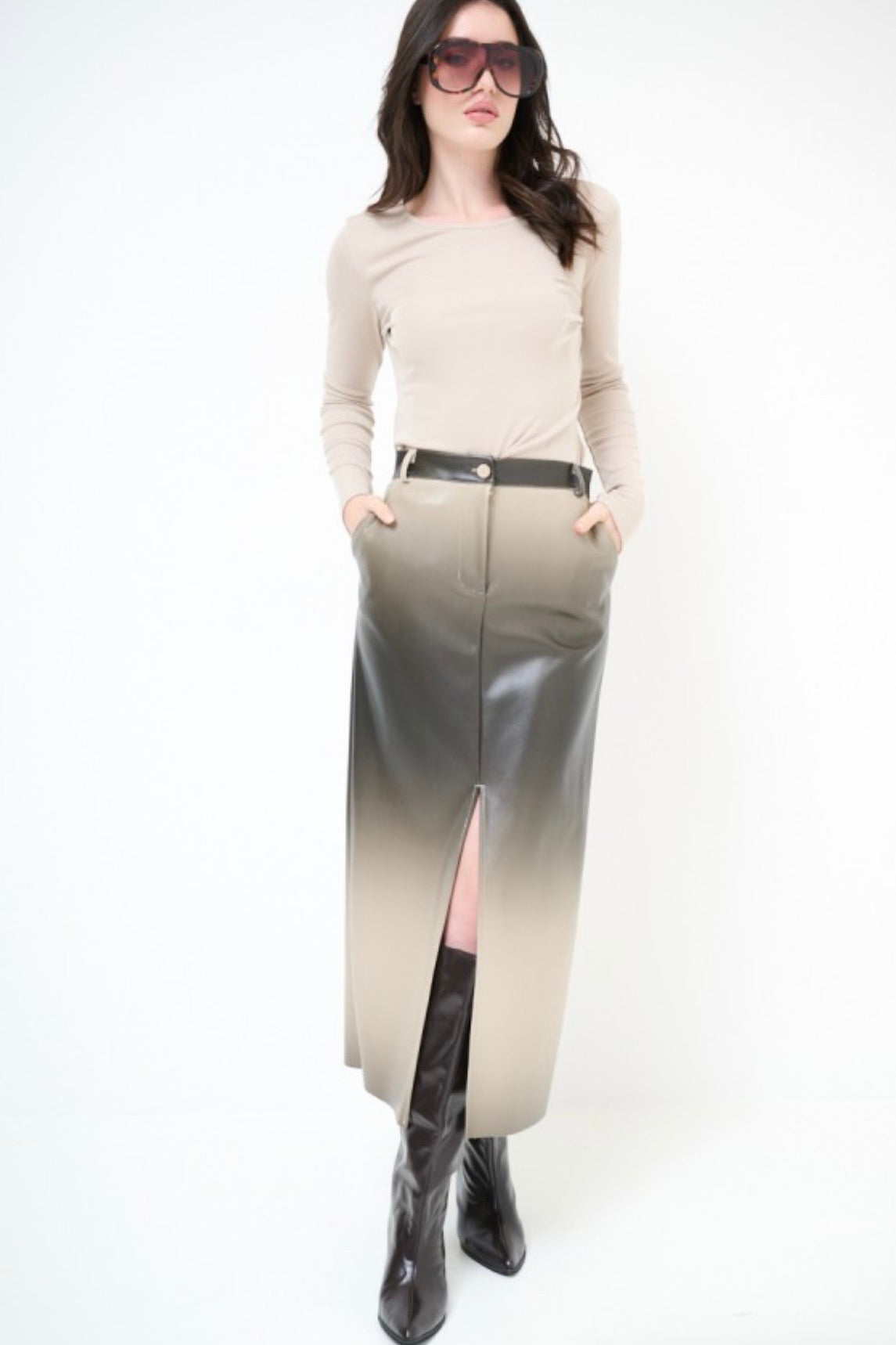 Dvoubarevná sukně z eko kůže