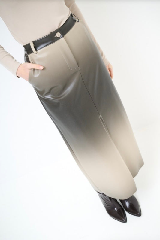 Dvoubarevná sukně z eko kůže