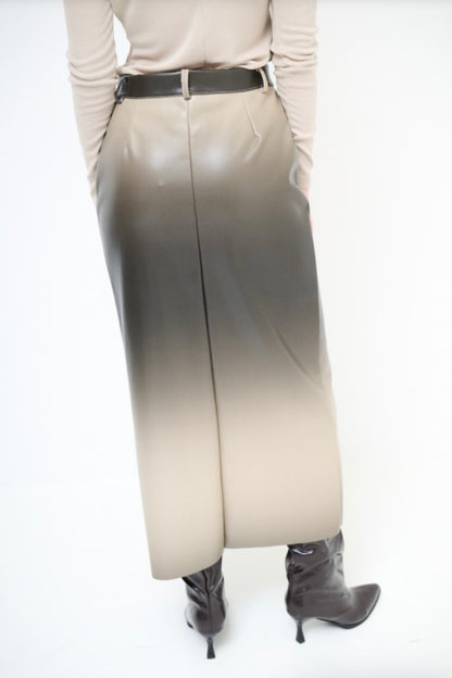 Dvoubarevná sukně z eko kůže