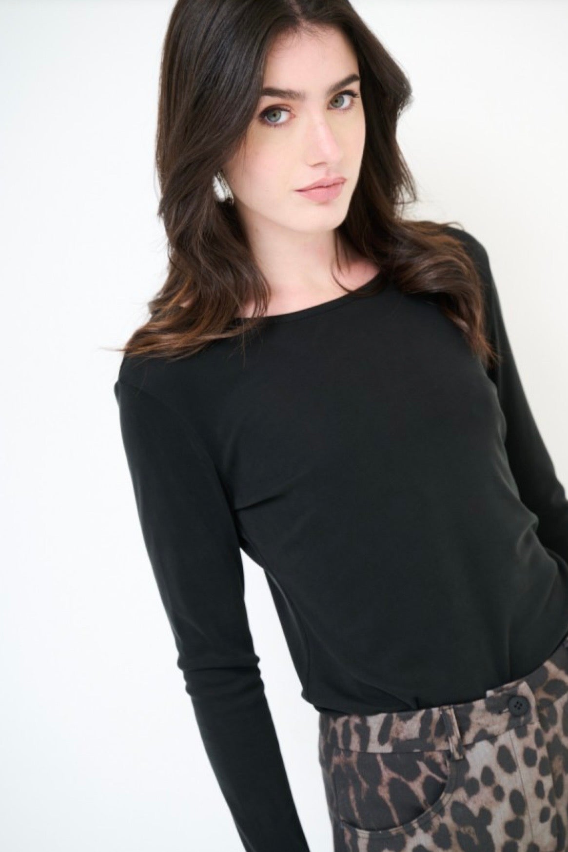 Černý viskózový top