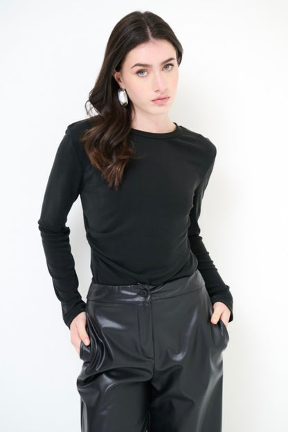 Černý viskózový top