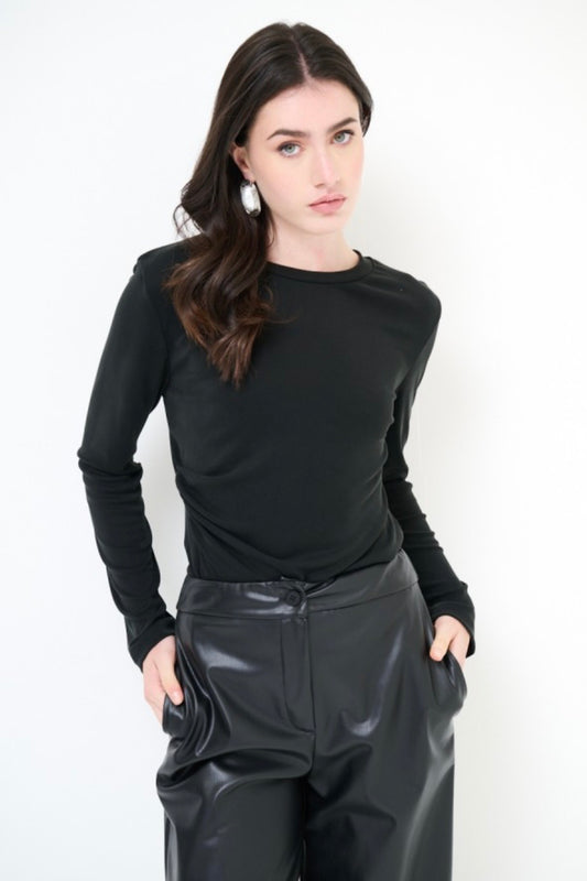 Černý viskózový top s dírou na zádech