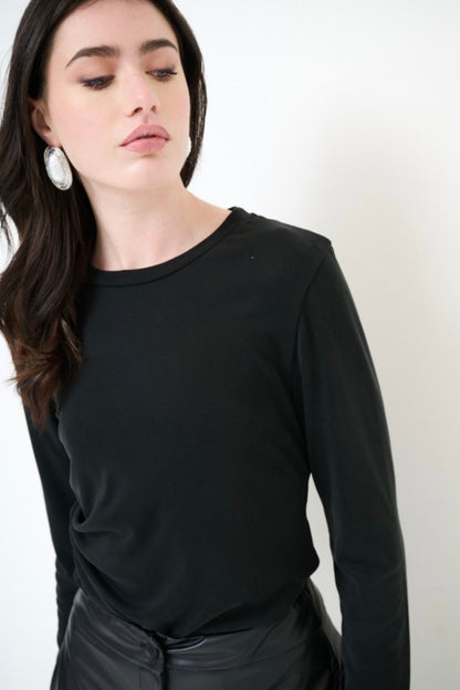 Černý viskózový top
