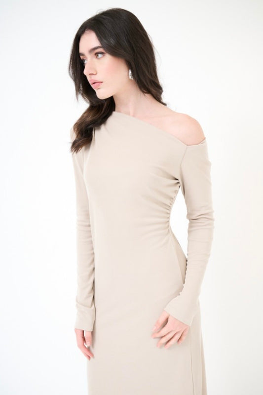 Béžové dlouhé viskózové šaty z ramene